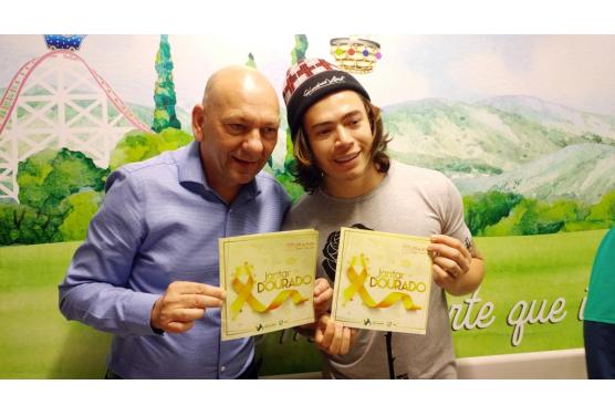 Whindersson Nunes e Luciano Hang visitam a oncologia pediátrica do Hospital Santo Antônio