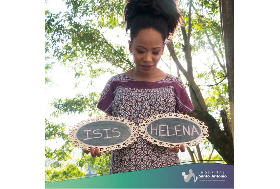 Grávida de gêmeos, paciente ganha ensaio fotográfico e chá de bebê surpresa da equipe do Hospital Santo Antônio.