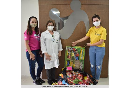 Crianças doam brinquedos para o Hospital Santo Antônio
