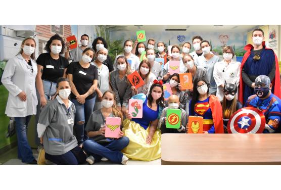 “Mega Fórmula” é resultado da parceria entre a Oncologia do HSA e a ONG Liga Super-Ação, para transformar o momento da quimioterapia.